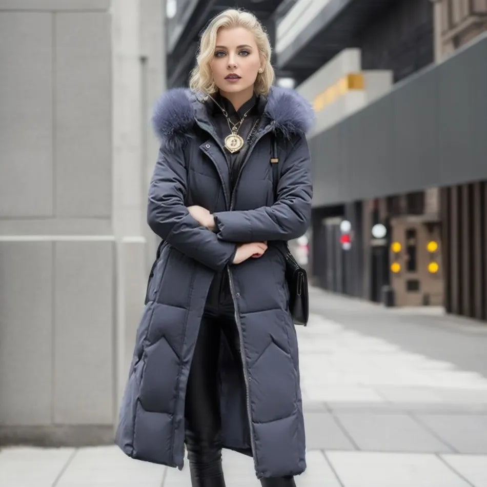 Manteau d'hiver élégant avec capuche en fourrure de la marque Saphira