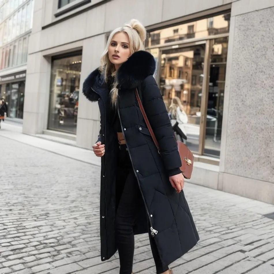 Manteau d'hiver élégant avec capuche en fourrure de la marque Saphira