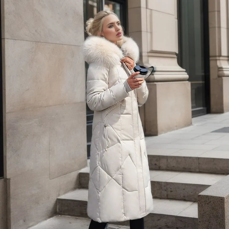 Manteau d'hiver élégant avec capuche en fourrure de la marque Saphira