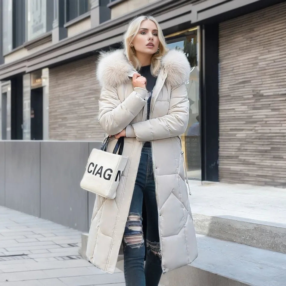 Manteau d'hiver élégant avec capuche en fourrure de la marque Saphira