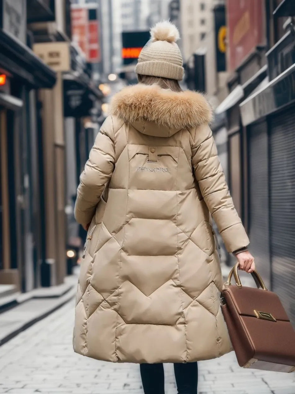 Manteau d'hiver élégant avec capuche en fourrure de la marque Saphira