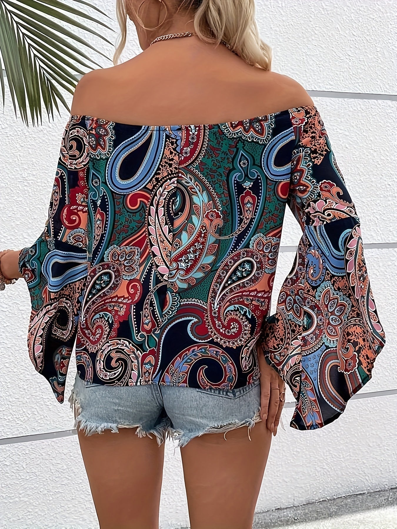 Pull à épaules dénudées avec motif floral élégant de La Lumière
