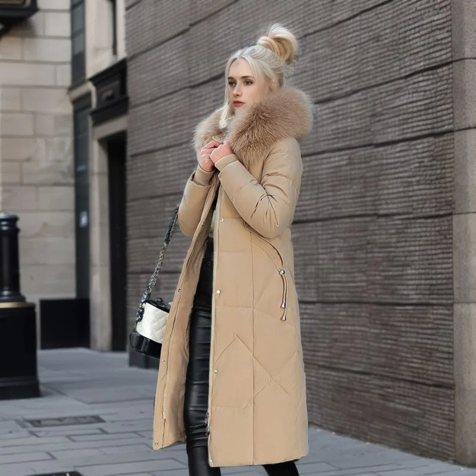 Manteau d'hiver élégant avec capuche en fourrure de la marque Saphira