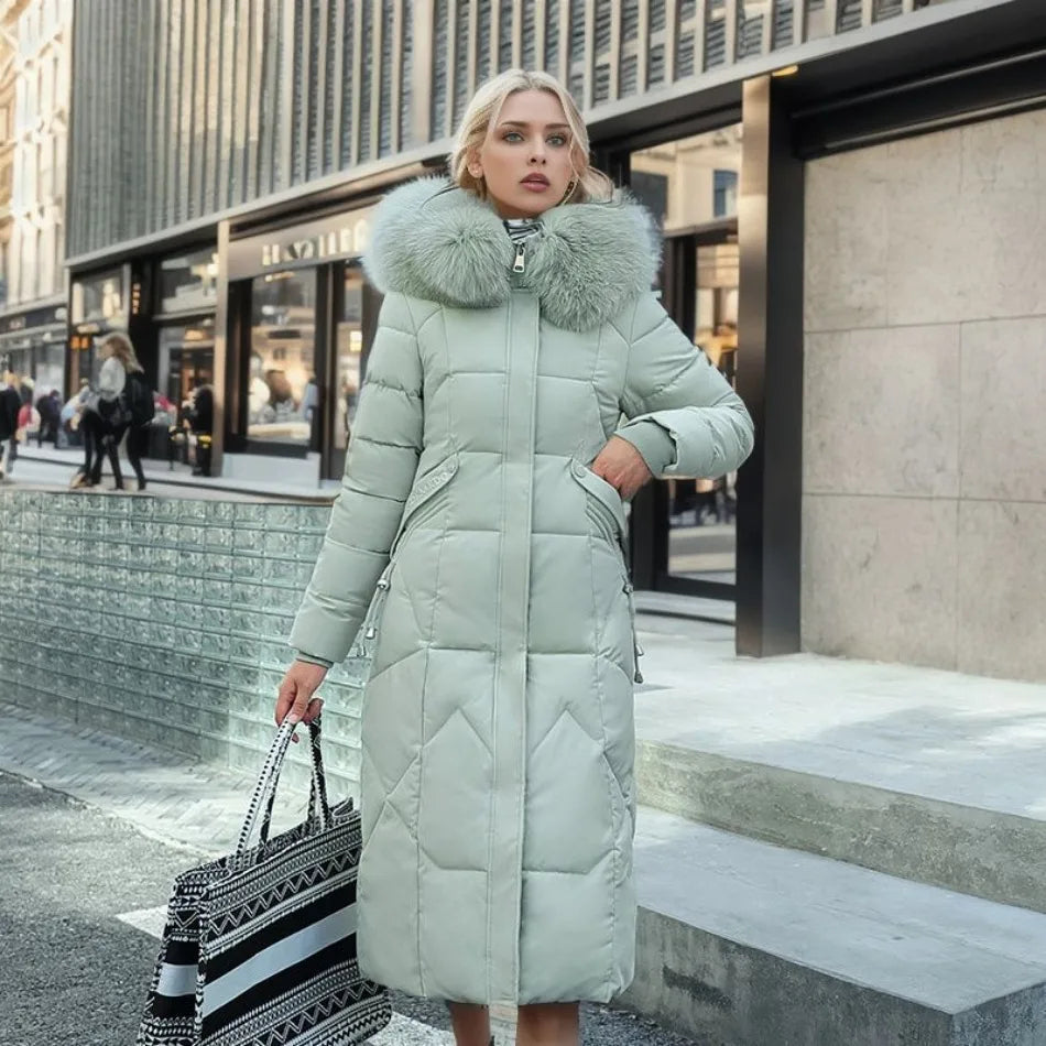 Manteau d'hiver élégant avec capuche en fourrure de la marque Saphira