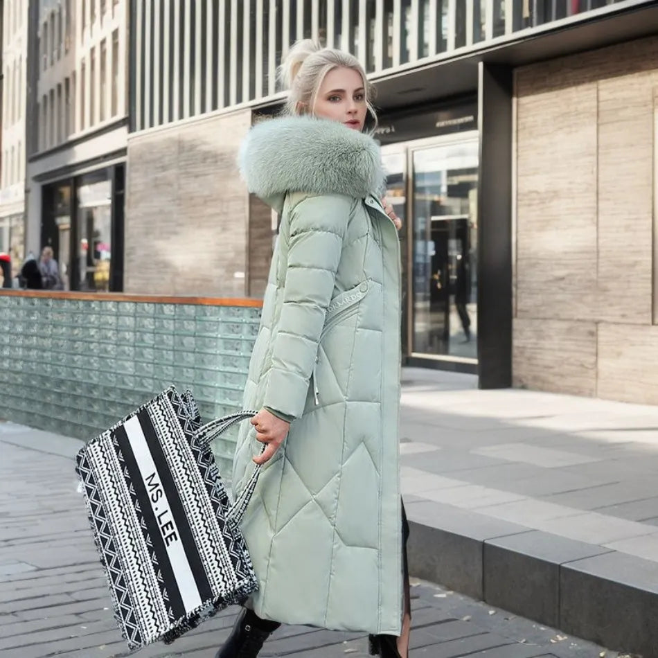 Manteau d'hiver élégant avec capuche en fourrure de la marque Saphira