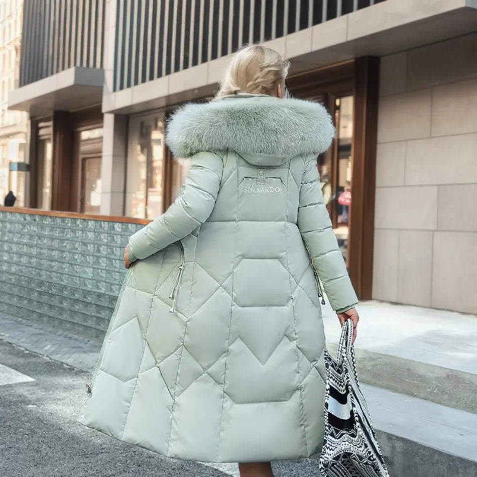 Manteau d'hiver élégant avec capuche en fourrure de la marque Saphira