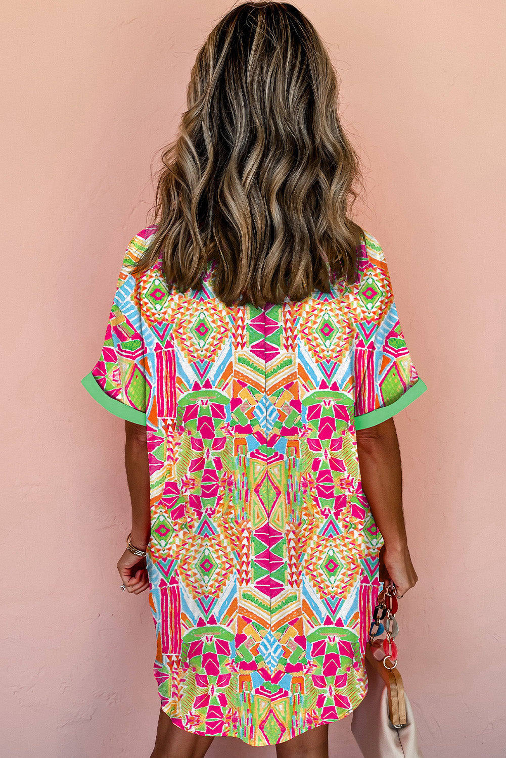 Luxe Élégance - Robe à manches courtes avec motif géométrique sophistiqué