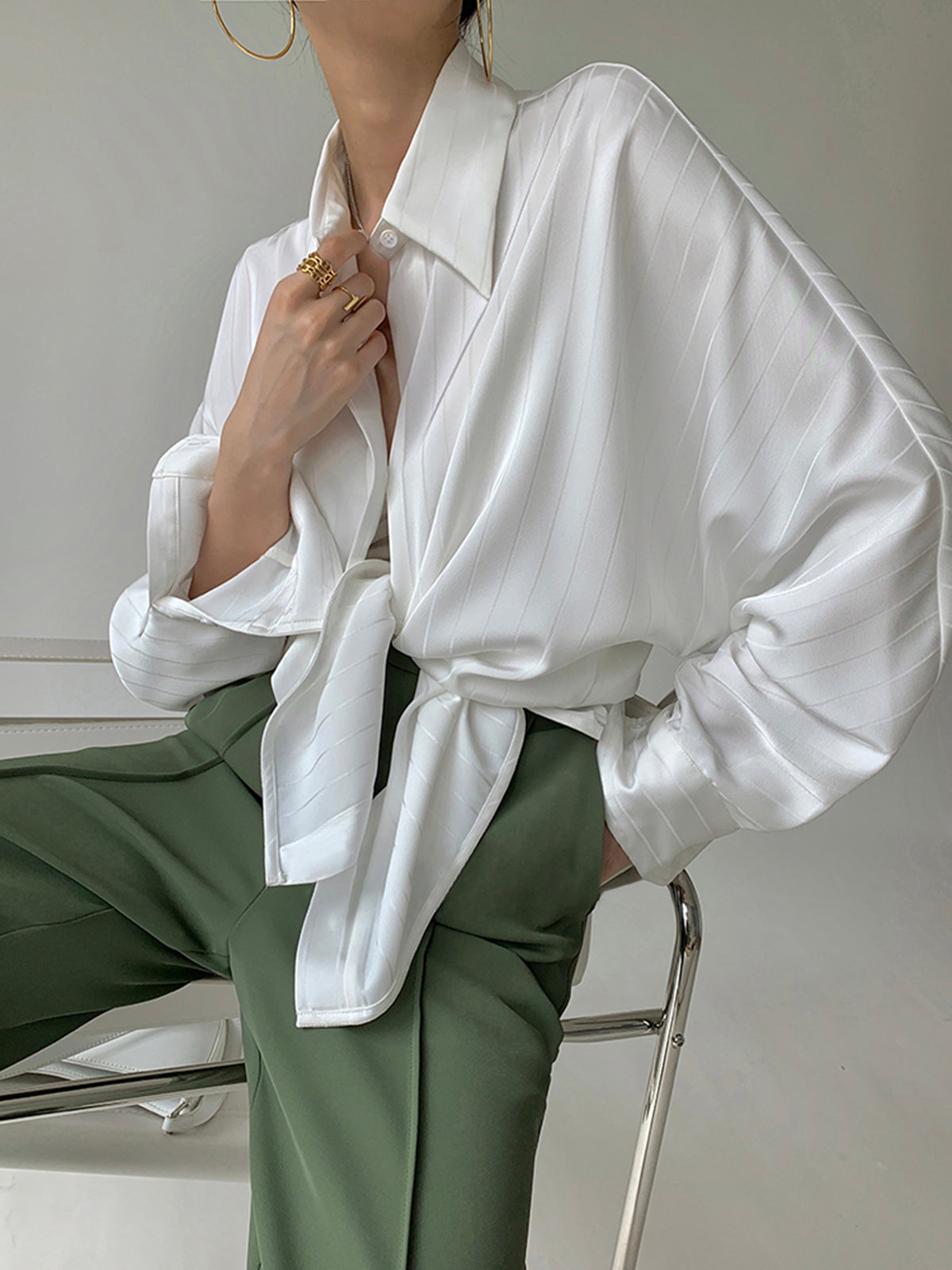 Eloise - Chemise élégante à col haut et boutons, coupe oversize
