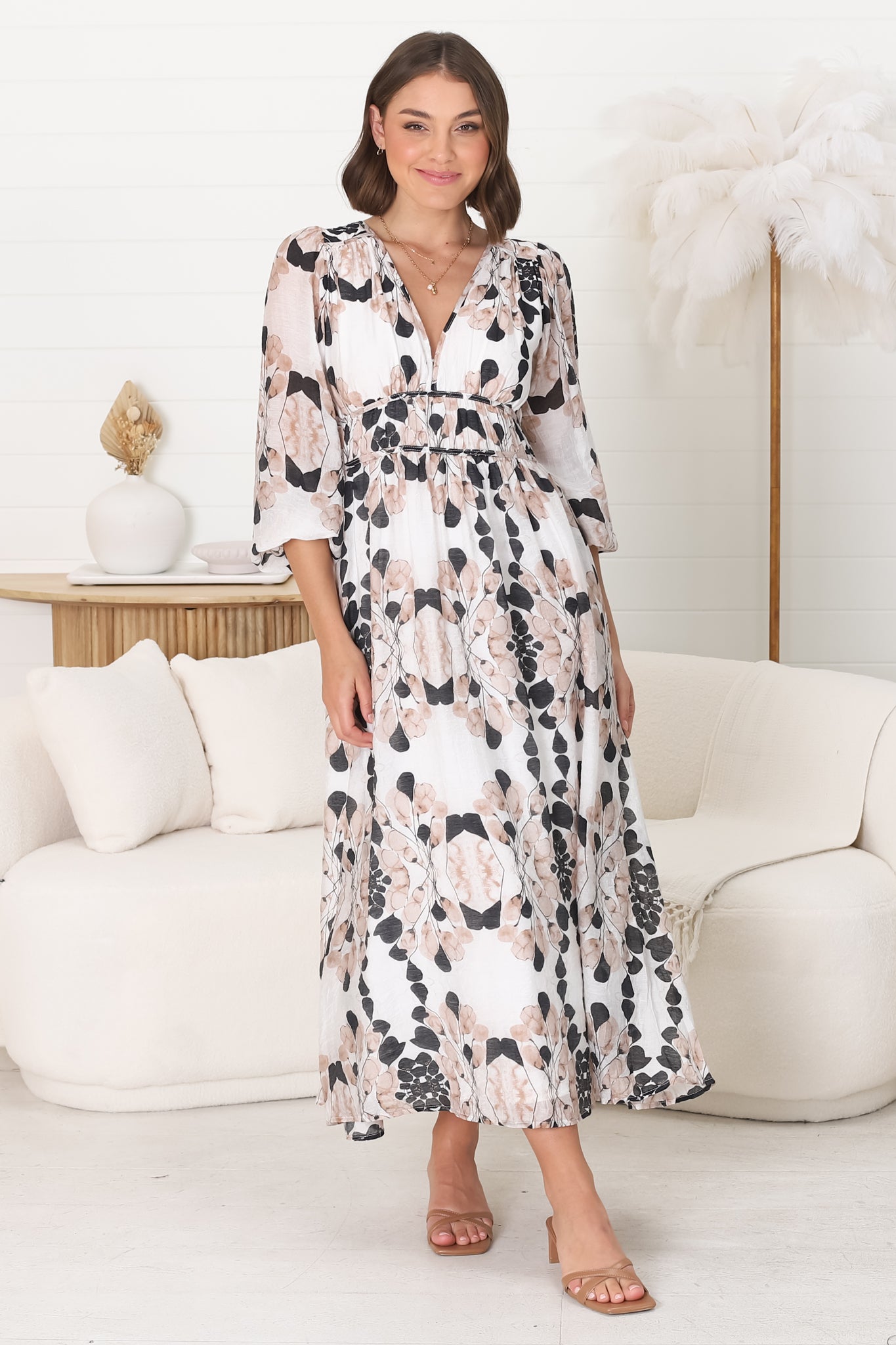 Robe Élégance Midi - Robe en A avec décolleté en V et taille plissée