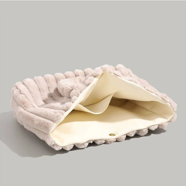 Sac de Transport Luxe en Peluche CloudPuff, Confort et Élégance pour Vos Accessoires