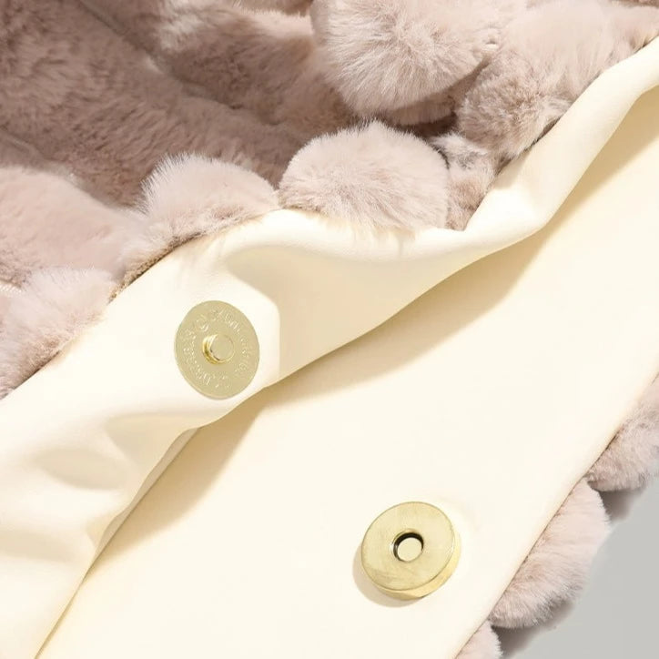 Sac de Transport Luxe en Peluche CloudPuff, Confort et Élégance pour Vos Accessoires