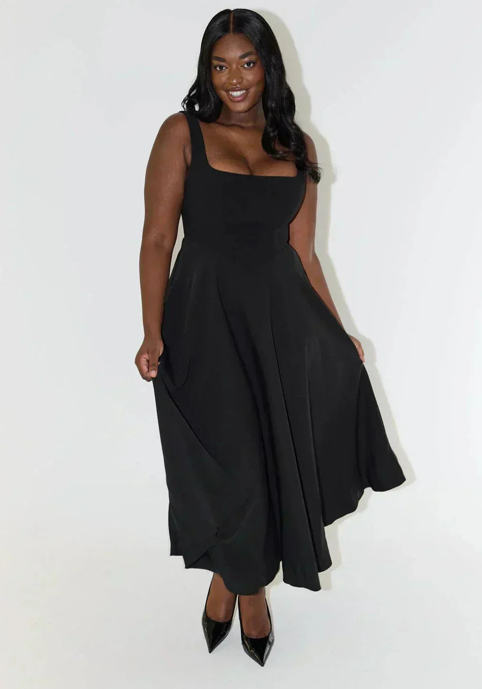 Luxe Élégance - Robe Midi à Encolure Carrée en Satin Raffiné