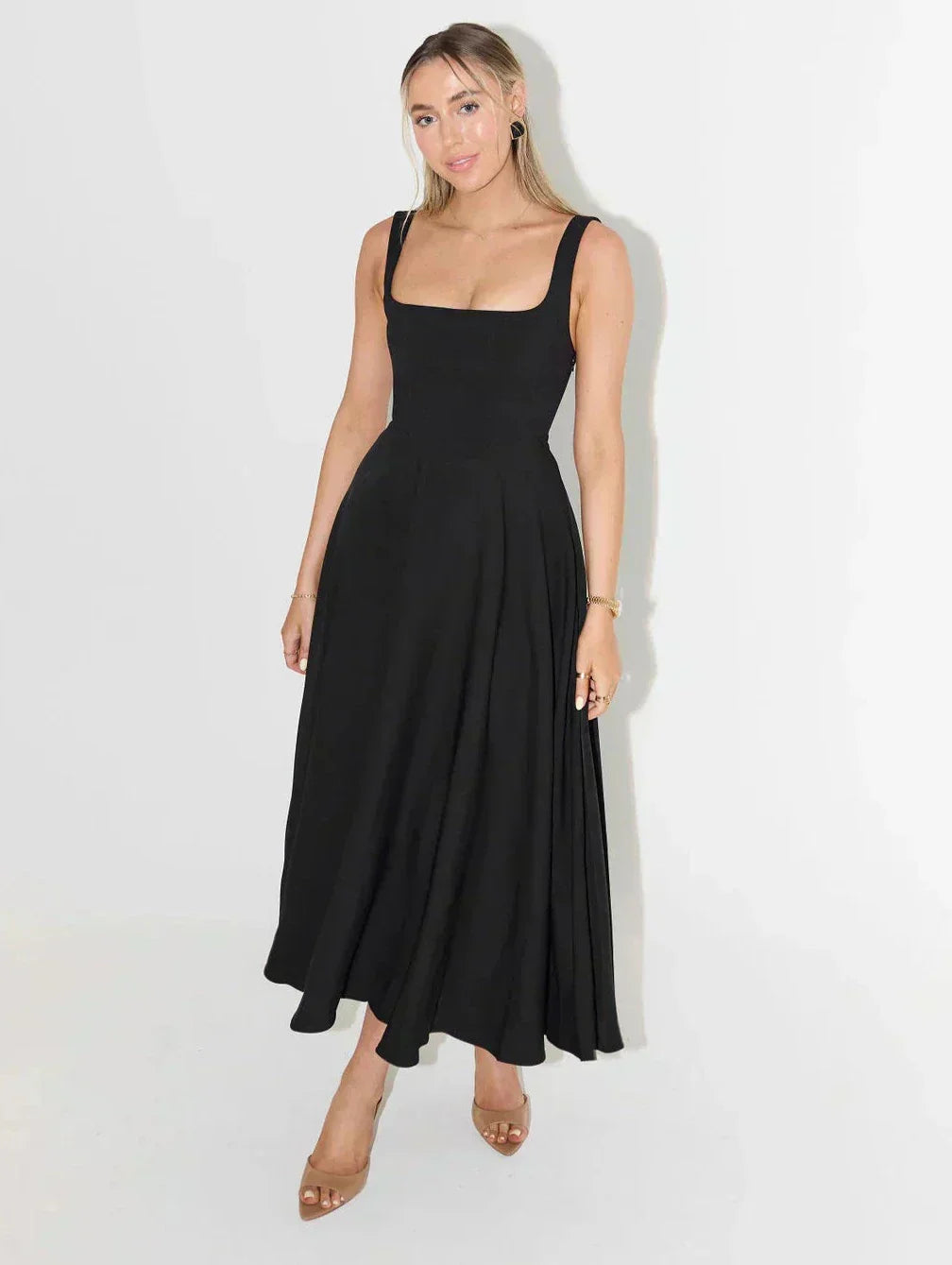 Luxe Élégance - Robe Midi à Encolure Carrée en Satin Raffiné