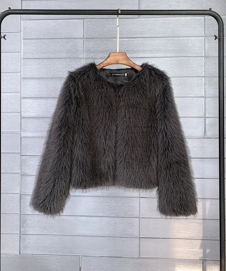 Manteau Luxe en Fourrure Douce by Étoile Noire