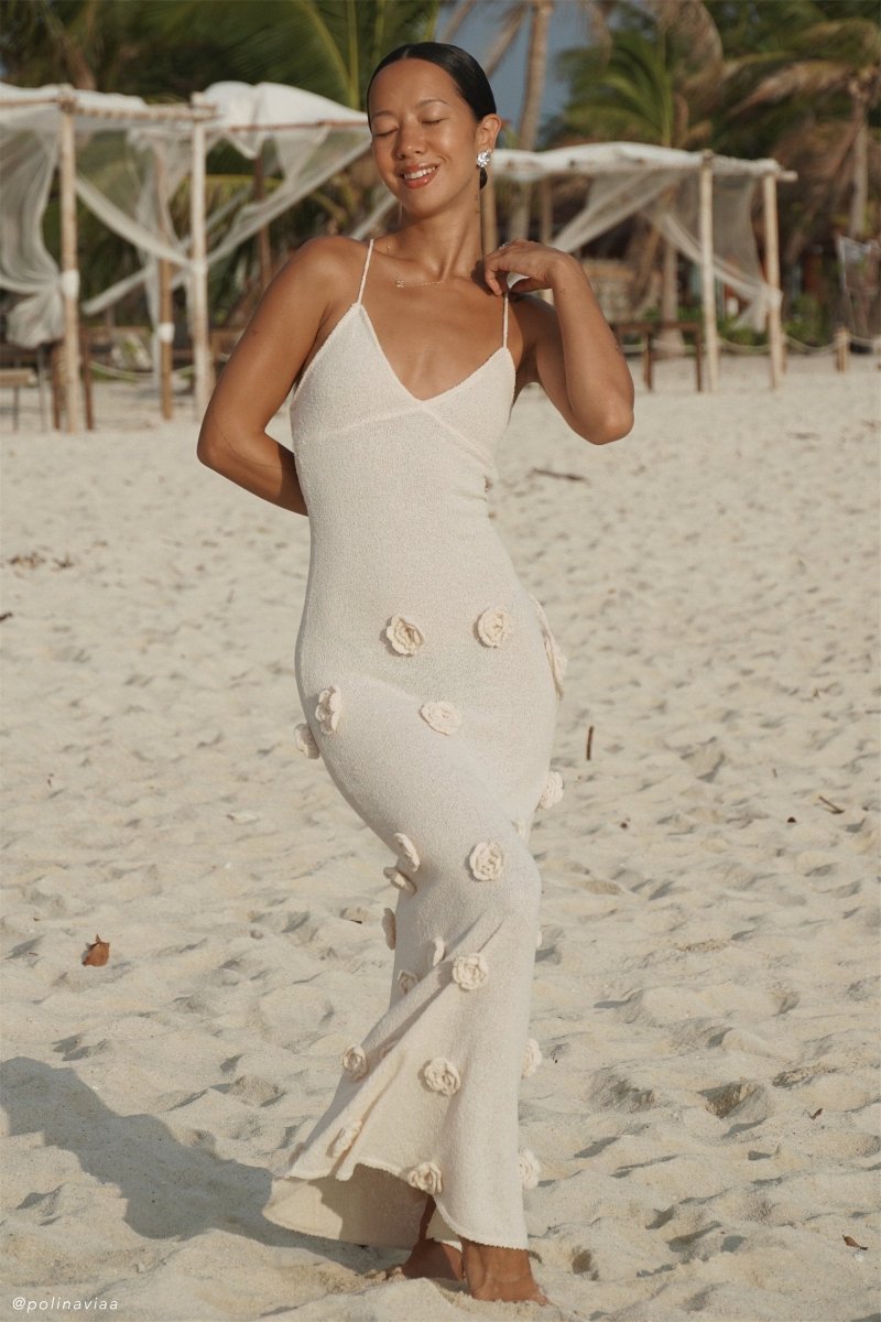 Robe Élégance Fleurie Longue en Maille à Col V