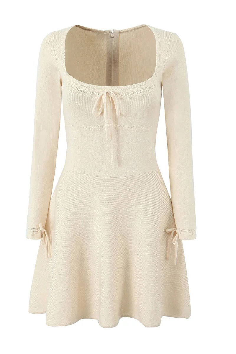 Elora - Robe courte en tricot à décolleté carré