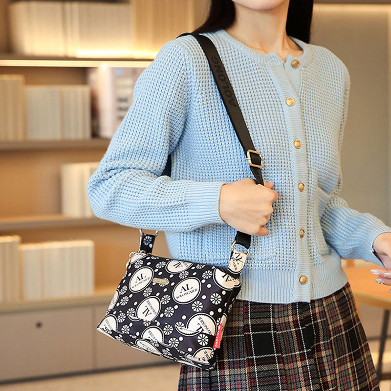 Sac à bandoulière chic en cuir avec multiples poches pour femme, design élégant et pratique