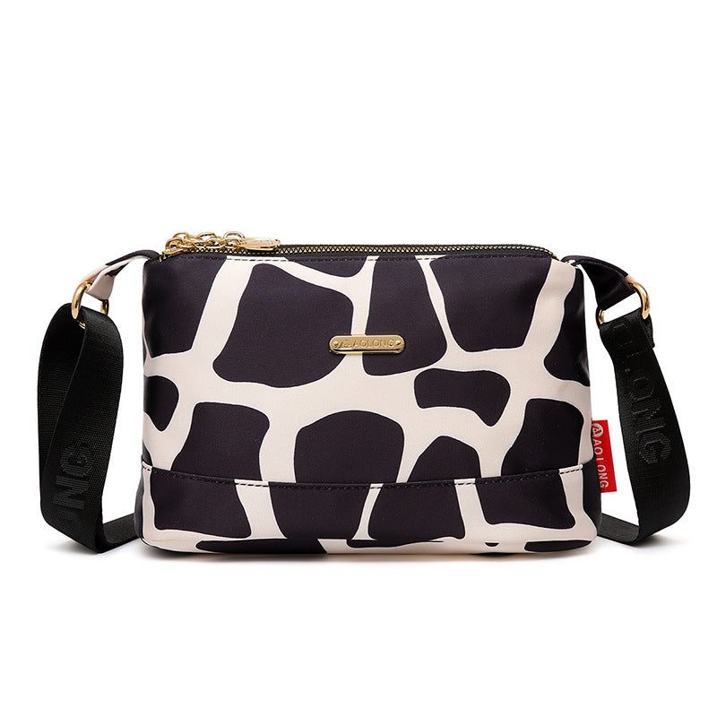 Sac à bandoulière chic en cuir avec multiples poches pour femme, design élégant et pratique