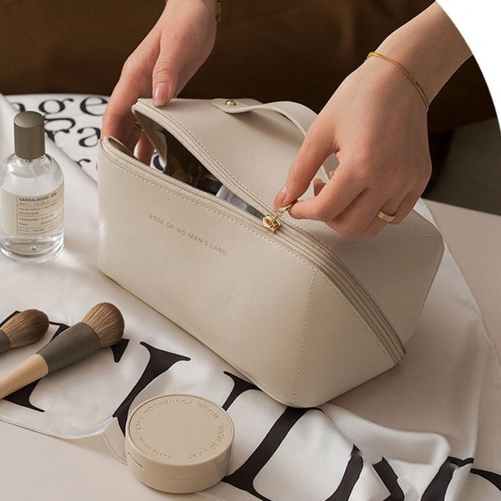 Luxe Éclat - Trousse de maquillage haut de gamme pour une beauté sophistiquée
