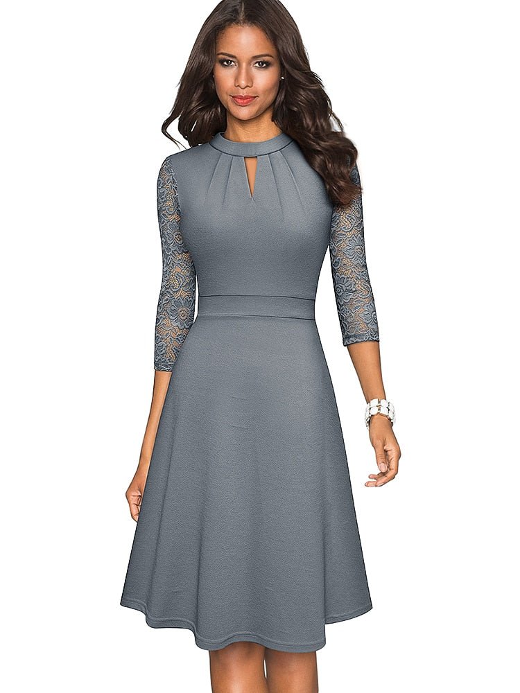 Luxe Éternel - Robe en dentelle avec détails découpés