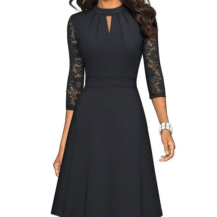 Luxe Éternel - Robe en dentelle avec détails découpés