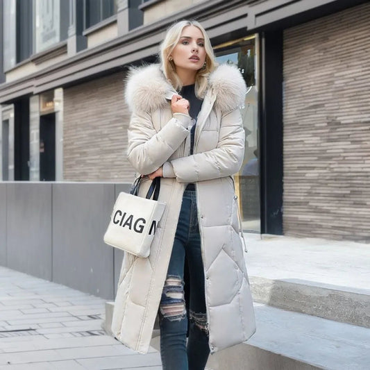 Manteau d'hiver élégant avec capuche en fourrure de la marque Saphira