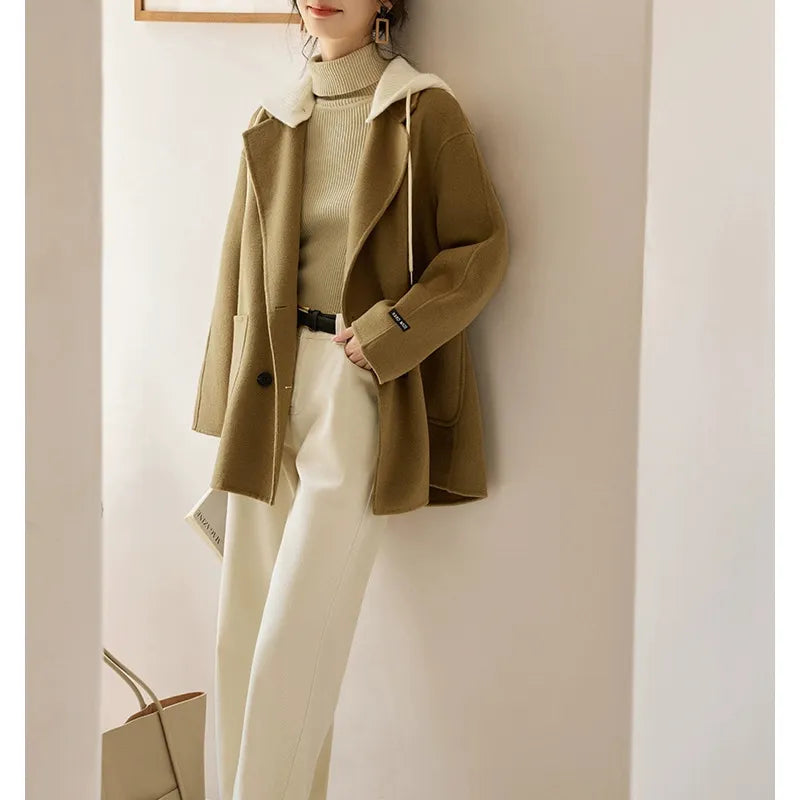 Manteau Élégant en Laine avec Capuche Tricotée Amovible et Douce