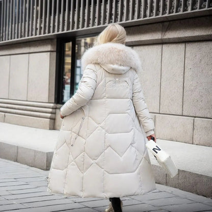 Manteau d'hiver élégant avec capuche en fourrure de la marque Saphira