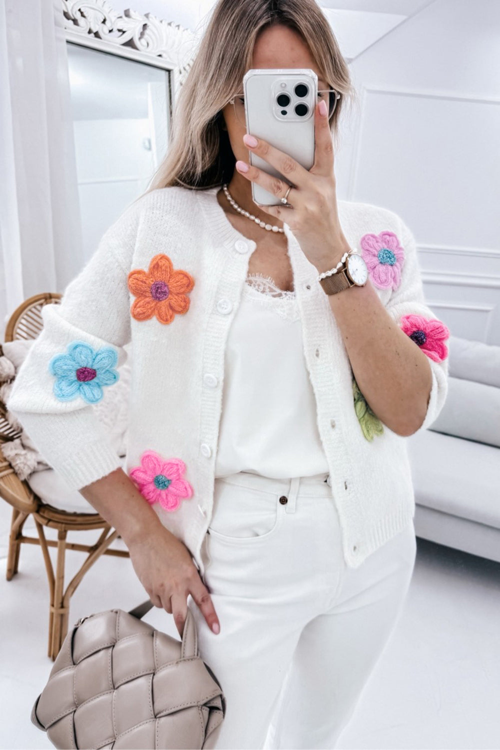 Élodie - Cardigan Tricoté Floral Chic avec Boutons