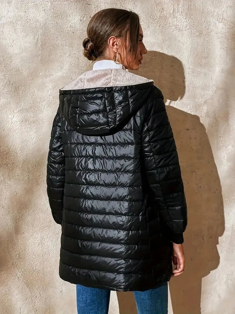 Veste Élégante Oversize à Capuche en Matelassé Doublé Par Léo