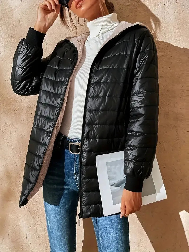 Veste Élégante Oversize à Capuche en Matelassé Doublé Par Léo
