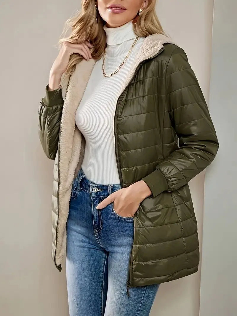 Veste Élégante Oversize à Capuche en Matelassé Doublé Par Léo