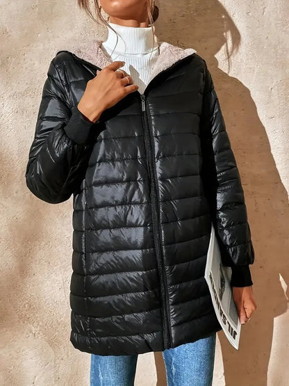 Veste Élégante Oversize à Capuche en Matelassé Doublé Par Léo