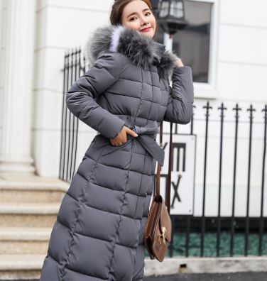 Manteau Élégance Parisienne Longue avec Col en Fourrure