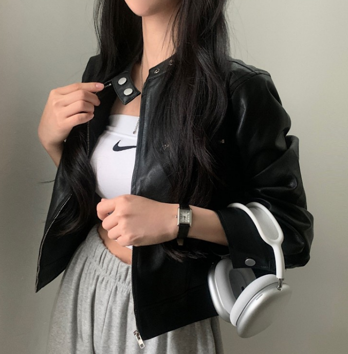 Veste Vintage à Col Haut Zippé Élégance Noire