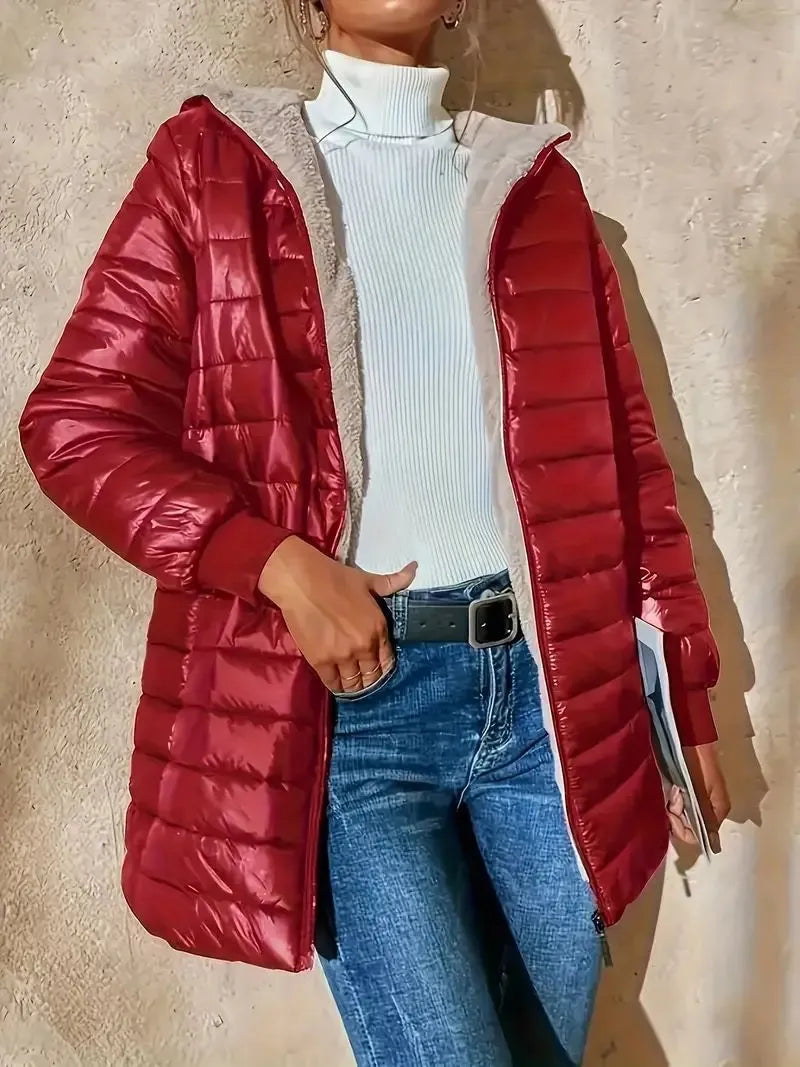 Veste Élégante Oversize à Capuche en Matelassé Doublé Par Léo