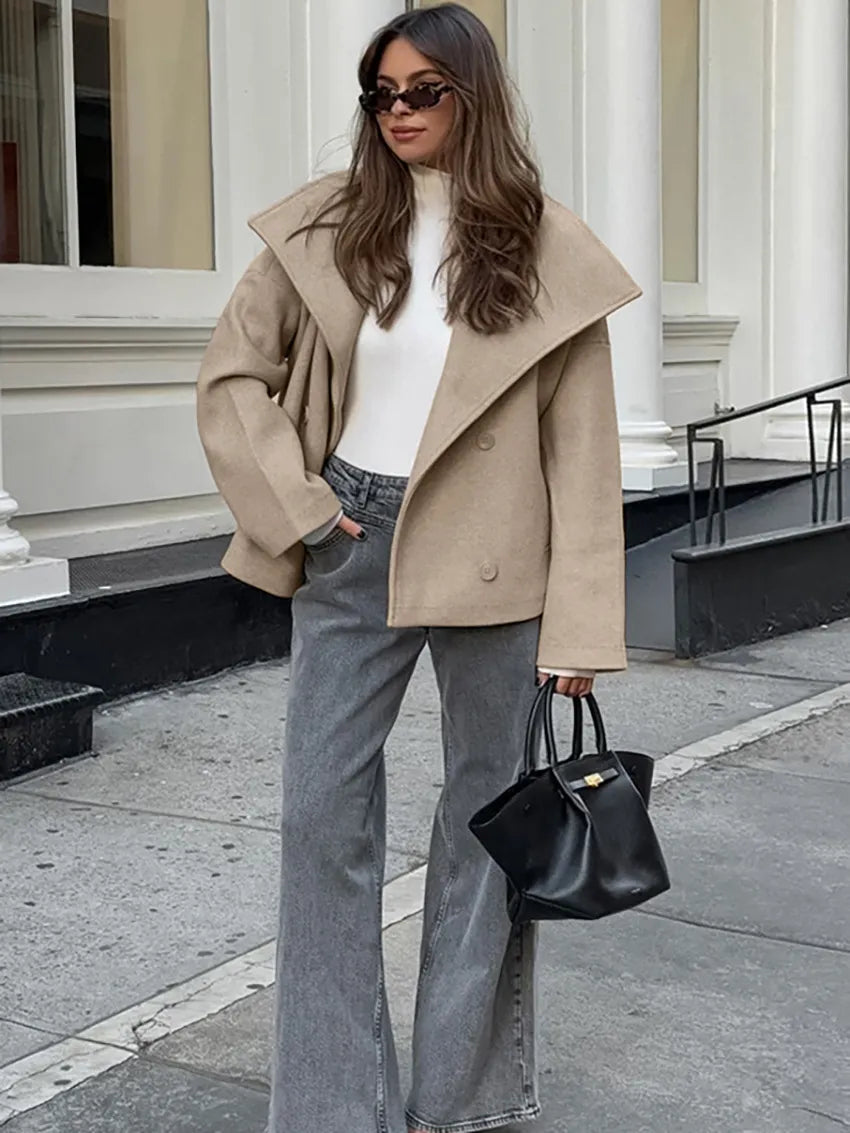 Manteau Élégance – Veste Longue à Manches Pleines en Couleur Unie