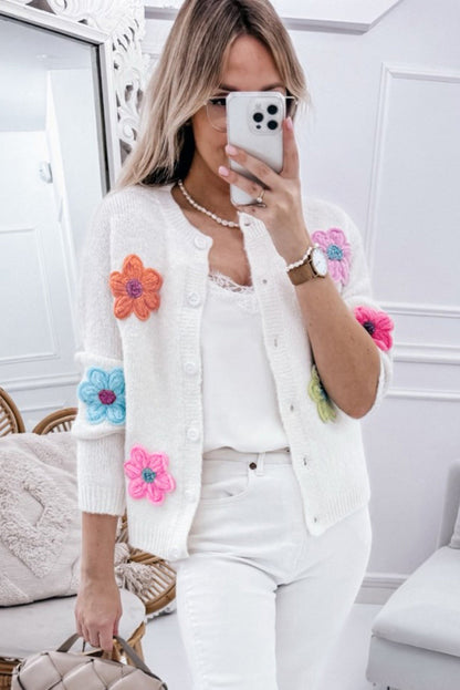 Élodie - Cardigan Tricoté Floral Chic avec Boutons