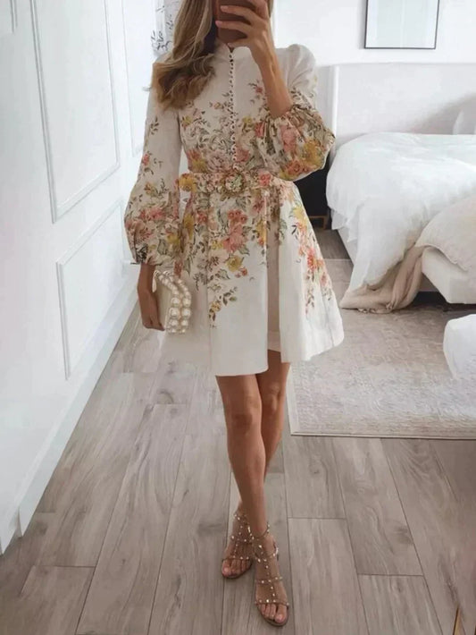 Robe Élégance - Mini-robe imprimée avec détail de boutons raffinés