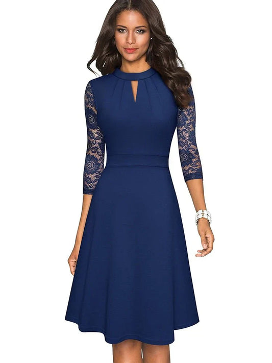 Luxe Éternel - Robe en dentelle avec détails découpés